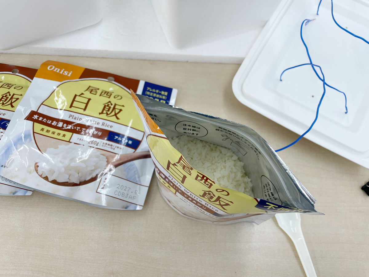 アルファ化米加熱試験の様子